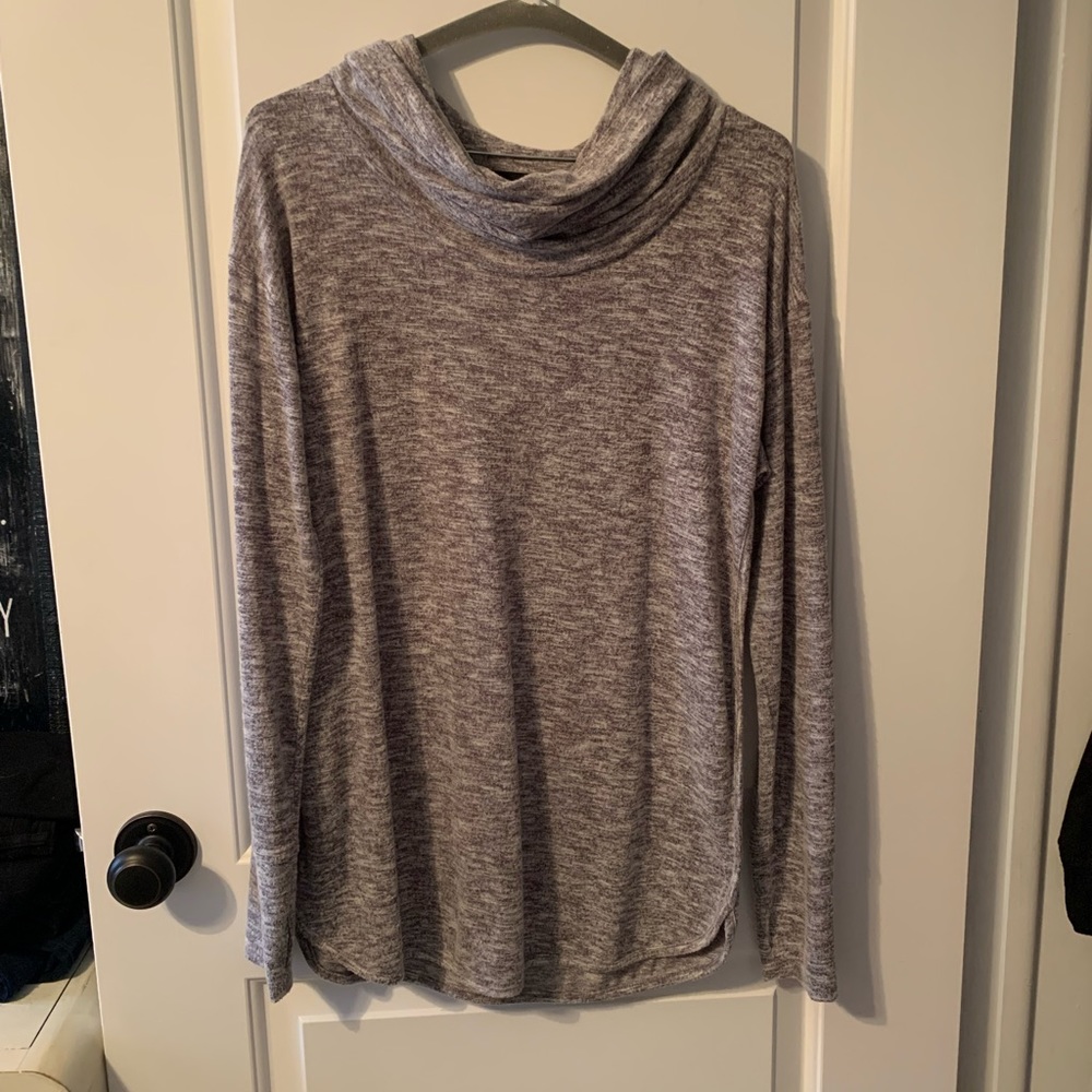 Tahari gray sweater